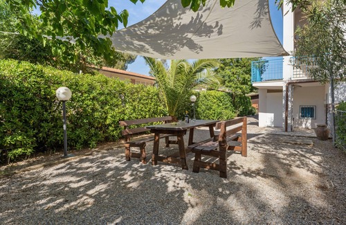 San Vincenzo Apartment | Apartment with garden and 10 beds, 50 meters from the beach
