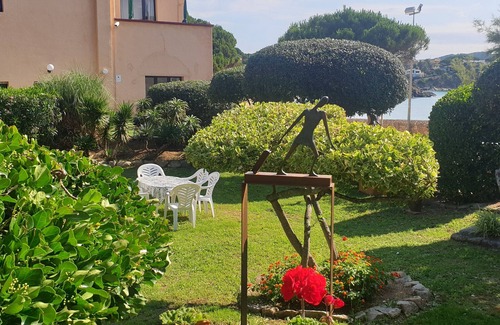 La Fosca Apartment | Apartment with garden at 11 meters from the sand beach of la Fosca.
