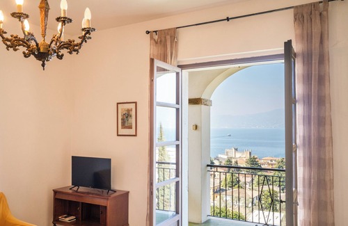 Torri del Benaco Apartment | Apartment with splendid lake view a few steps from the center and the beach.