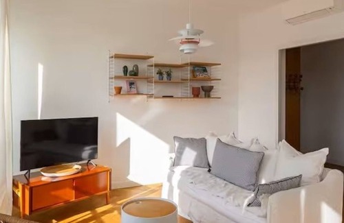 Hotel-de-Ville Apartment | APARTMENT WITH MAGNIFICENT VIEW OF THE OLD PORT