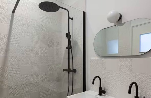 Hotel-de-Ville Apartment | APARTMENT WITH MAGNIFICENT VIEW OF THE OLD PORT