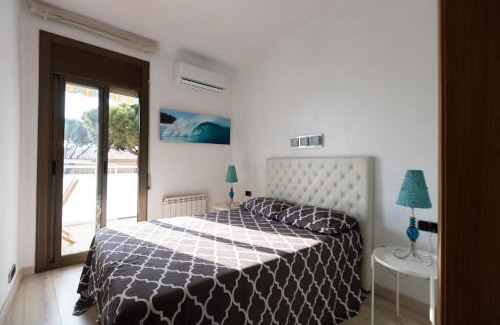 Castelldefels Apartment | Apartment with Pool 50 meters to the beach