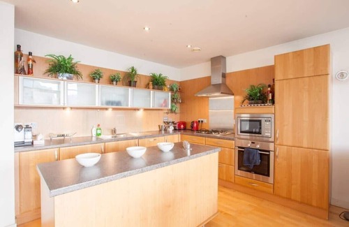 Glasgow Westend Apartment | Apartment with river view 2 minutes from the hydro