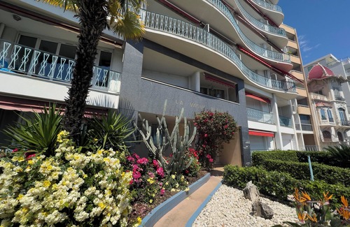 Les Baumettes Apartment | Apartment with spectacular sea view fronting the Promenade Des Anglais in Nice