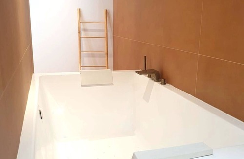 Centre Ville Apartment | Apartment with terrasse and jacuzzi view on Pyramide