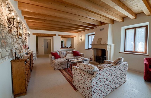 Pedemonte Other | Apartment with WIFI, hot tub, A/C, private pool, TV, patio, panoramic view, parking, close to Verona