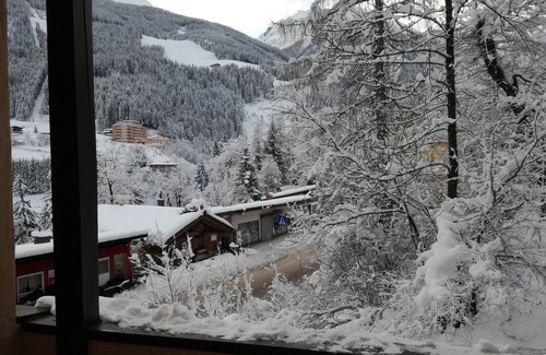 Bad Gastein Apartment | Apartment with wonderful view. 10 minutes walk to the ski lift! Bus in front of the door.