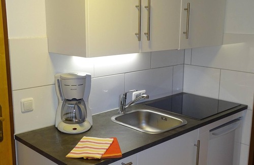 Stumm Apartment | "Apartmenthaus Zentral 2er App" near the Ski Area with Mountain View, Wi-Fi