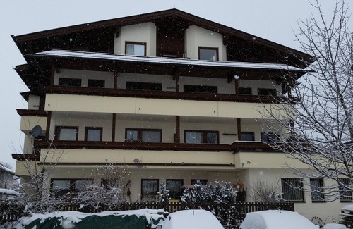 Stumm Apartment | "Apartmenthaus Zentral 2er App" near the Ski Area with Mountain View, Wi-Fi