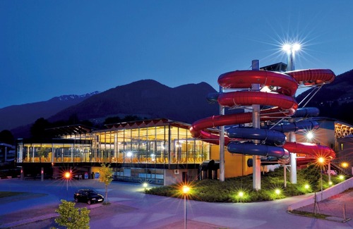 Stumm Apartment | "Apartmenthaus Zentral 2er App" near the Ski Area with Mountain View, Wi-Fi