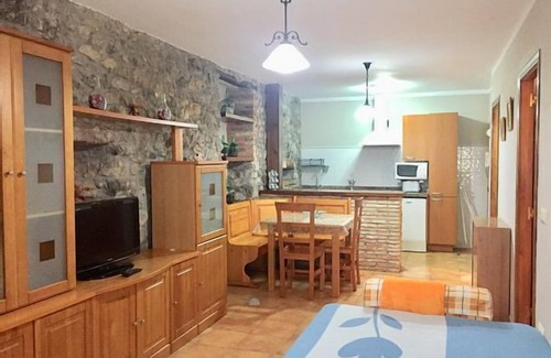 Cue Cottage | Apartments El Carril Nº3 a bedroom and a sofa bed (2/4 people) Llanes-Cue