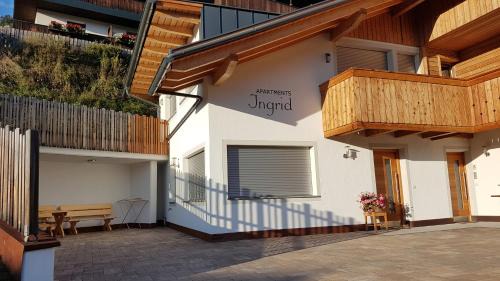 San Genesio Apartment | Apartments Ingrid