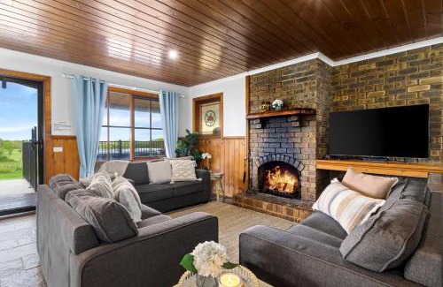 Marengo House | Apollo Bay Cottages- Wild Dog