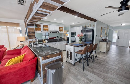 Apollo Beach House | Apollo Beach Oasis - On the bay