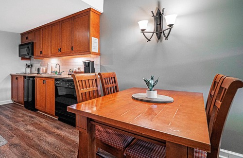 Vernon Condo | Appalachian @ Mtn Creek Pool Hot Tubs Sauna Gym Deck Mtn Front#246/248