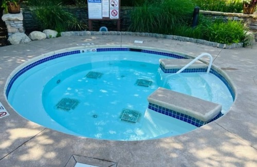 Vernon Condo | Appalachian @ Mtn Creek Pool Hot Tubs Sauna Gym Deck Mtn Front #330