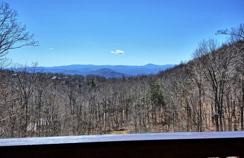 West Jefferson Cabin | Appalachian View-Open for Bookings! Pool Table, Views, Hot Tub