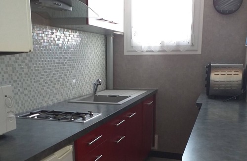 Neris-les-Bains Apartment | Apparently F2, 3 * refurbished