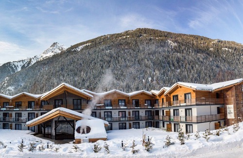Les Tines Condo | Appart Cosy pour Skier à Chamonix | 2 Piscines !