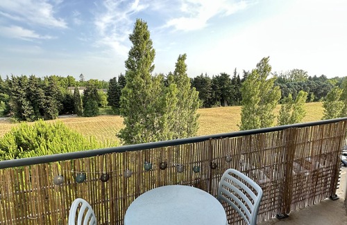 Avignon Apartment | Appart'Hôtel with Balcony - Avignon TGV station Confluence