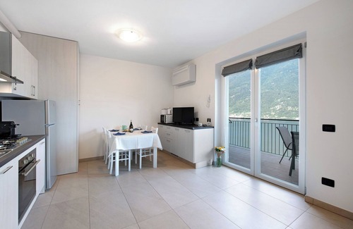 Nesso Apartment | Appartamento "3 Il Tornante" with Lake & Mountain Views, Wi-Fi, A/C & Balcony