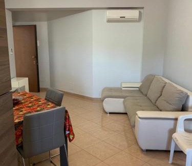 Sant'Ilario dello Ionio Apartment | Appartamento Fronte Mare Rosa 2