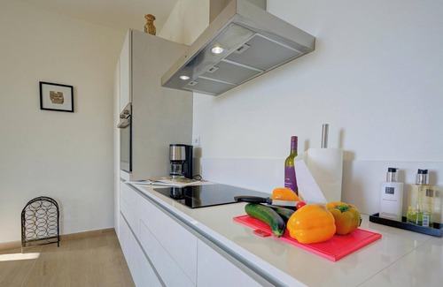 Taino Apartment | Appartamento Vista Angera, Taino, Italy