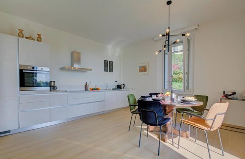 Taino Apartment | Appartamento Vista Angera, Taino, Italy