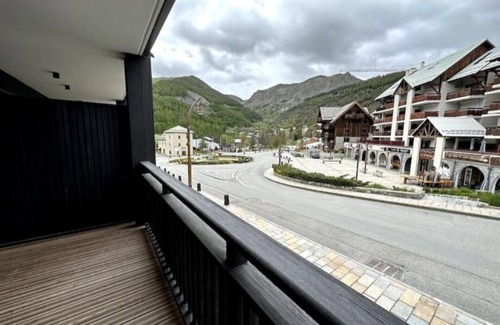 Saint-Etienne-de-Tinee Apartment | Appartement de Luxe, Parking Sous-terrain, Centre Ville Auron