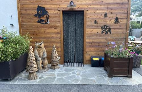 LʼArgentiere-la-Bessee Apartment | Appartement spacieux à L'Argentière-la-Bessée, terrasse et jardin