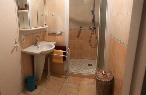 Aurillac Apartment | Appartement à Deux pas du Centre Historique D'aurillac Avec Garage et Ascenseur