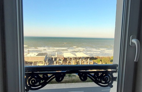 Luc-sur-Mer Apartment | Appartement 2 Personnes Avec Magnifique vue mer