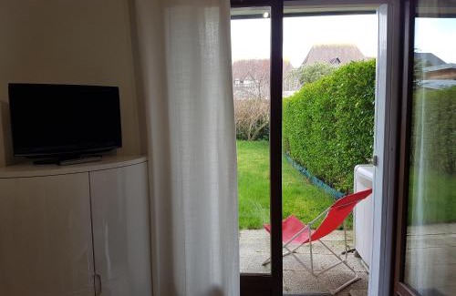 Cabourg Apartment | Appartement 2 pièces rez-de-jardin à 2 pas de la plage et de la thalasso