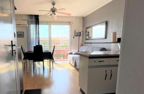 Port-la-Nouvelle Apartment | Appartement 2 pièces climatisé avec balcons, proche plage et commerces, Port-la-Nouvelle - FR-1-229C-83