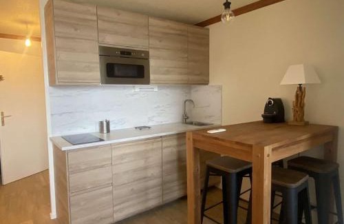 Eclose-Ouest Apartment | Appartement 4 pers, balcon sud, quartier Passeaux - Alpe d'Huez - FR-1-405-111