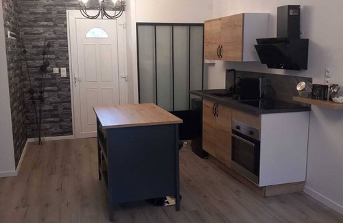 Bourg-de-Thizy Apartment | Appartement, Avec Extérieurs,calme ,bien Équipé ,proche Autoroute et Commerces
