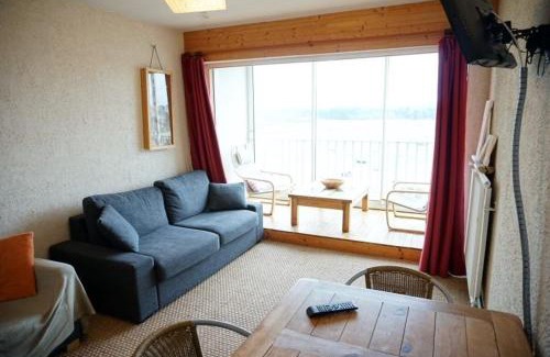 Tregastel Apartment | Appartement avec SUPERBE VUE MER et terrasse, à 100m plages à TREGASTEL - Ref 97