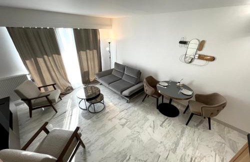 Saint-Laurent-du-Var Apartment | Appartement bord de mer avec piscine