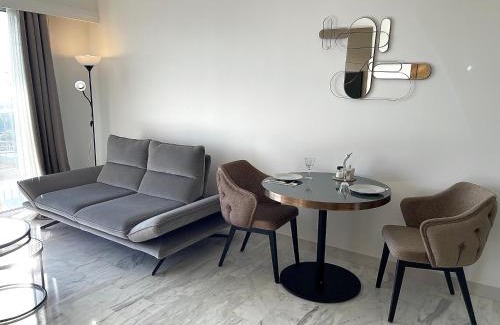 Saint-Laurent-du-Var Apartment | Appartement bord de mer avec piscine