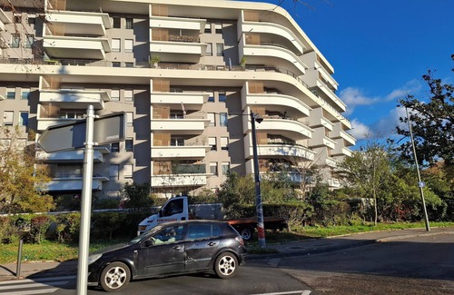 La Pomme Apartment | Appartement Beau Sejour Moderne Avec Balcon et Parking Privé Proche du Tramway