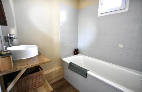Corbas Apartment | Appartement chaleureux Parking privé