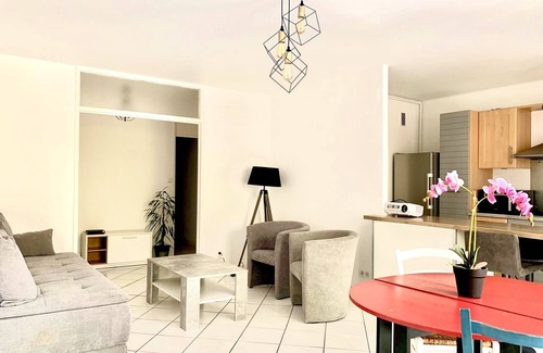 Poincare - Foch - Anatole France - Croix de Bourgogne Apartment | Appartement Chopin au Coeur de Nancy