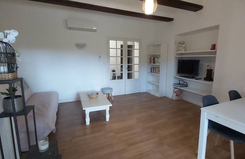 Laroque Apartment | Appartement Cosy Face à la Rivière et Proche Restaurants, Canoës, Randonnées