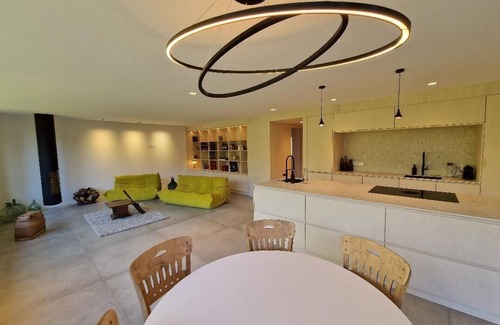 Scherwiller Apartment | Appartement Design Dans un Écrin Végétal, sur la Route des Vins