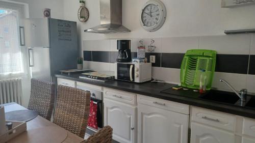 La Maurienne Apartment | APPARTEMENT, LA ROUTE DES GRANDES ALPES , 8 couchages, GARAGE pour motards, cyclistes, POSSIBILITÉ de studios supplémentaires, si plus de 6 pers