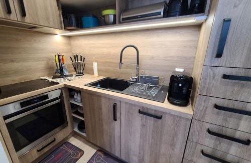 Vittel Apartment | Appartement lumineux 4* pour 2 à Vittel, proche thermes, WiFi, parking gratuit - FR-1-589-745