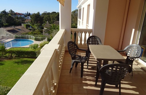 Saint-Raphael Apartment | Appartement MER Côte d'AZUR St RAPHAËL Gd F2 pour 4 personnes PISCINE