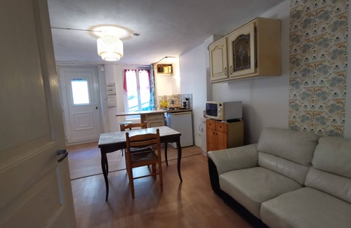 Tenay Apartment | Appartement Montagne entre Lyon et Genève : Access by train (Station)