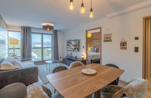 Courchevel Apartment | Appartement Neuf 65m² Courchevel Moriond, 2 Chambres + Cabine, Balcon, Parking Couverts, Skis aux Pieds - FR-1-563-127