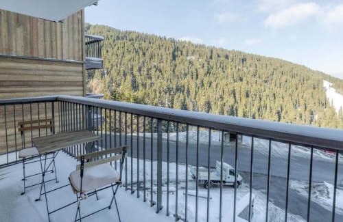 Courchevel Apartment | Appartement Neuf 65m² Courchevel Moriond, 2 Chambres + Cabine, Balcon, Parking Couverts, Skis aux Pieds - FR-1-563-127